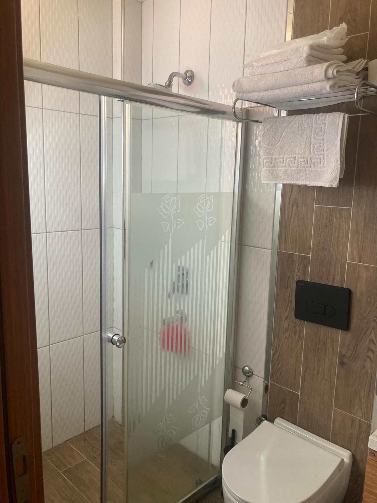 Safran Palas Yenifoca Bagian luar foto