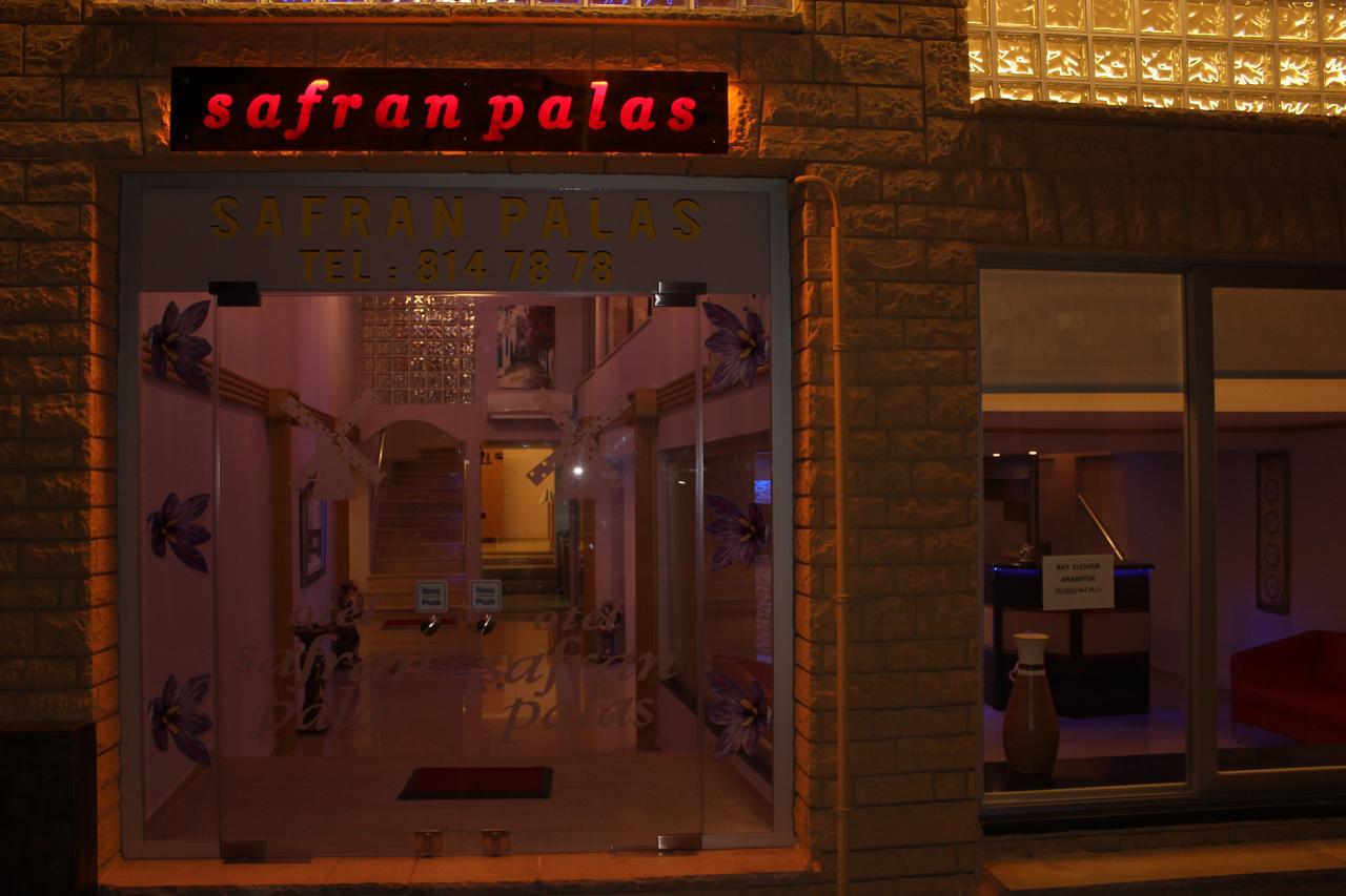 Safran Palas Yenifoca Bagian luar foto